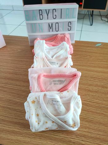Lot de vêtements un mois fille