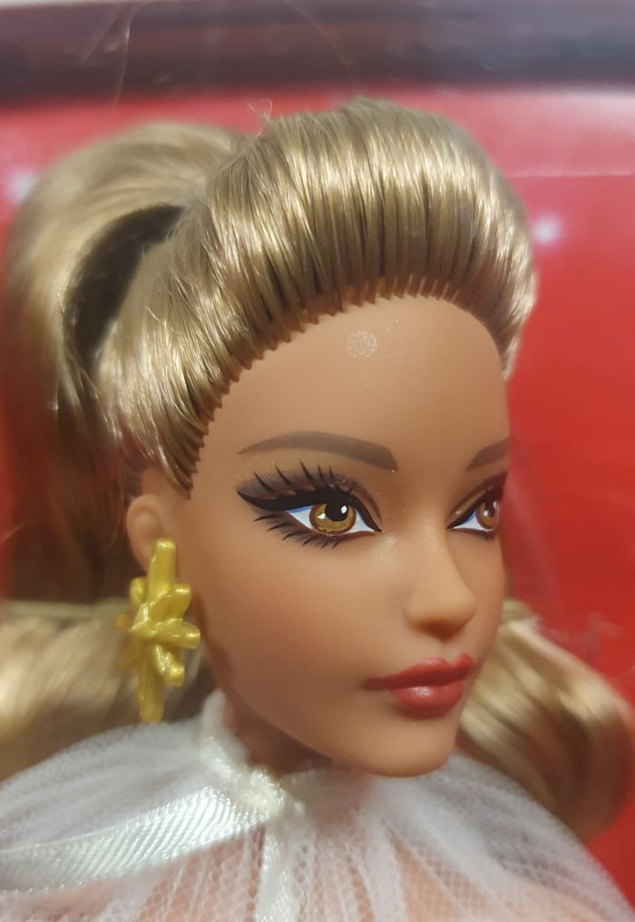 HJX06 Poupée Barbie des fêtes 2023, cadeau collector signature Barbie - photo numéro 9