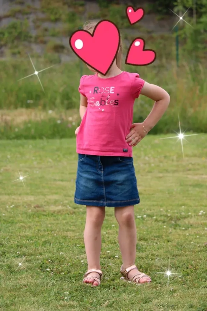 Lot de 2 t-shirts+ une jupe taille 5 ans. - photo numéro 5