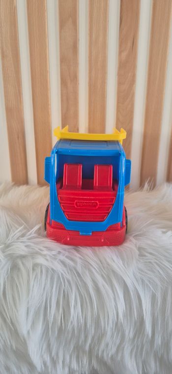Camion wader bleu, rouge et jaune