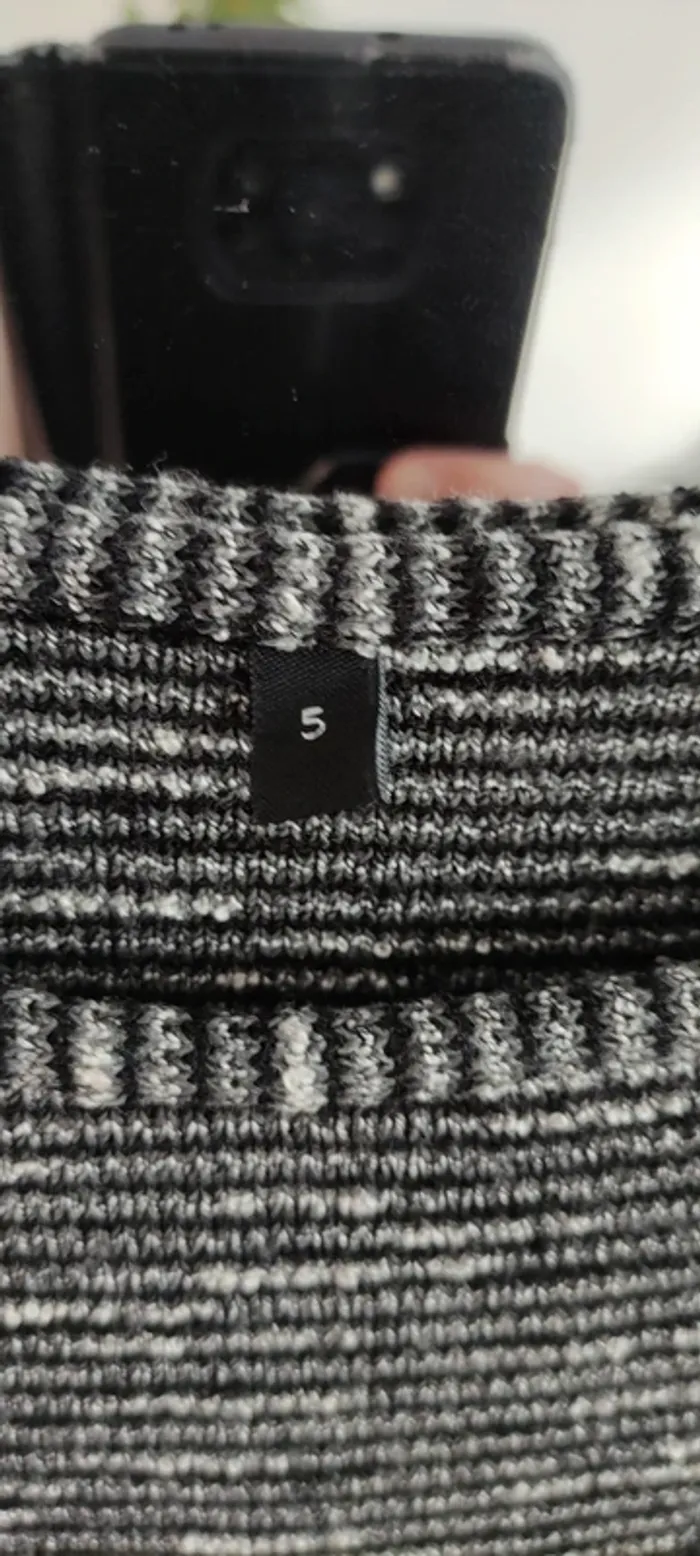 Pull taille 5 (44/46) - photo numéro 3