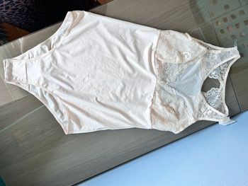 Body habillé / dentelle beige neuf et étiqueté taille M