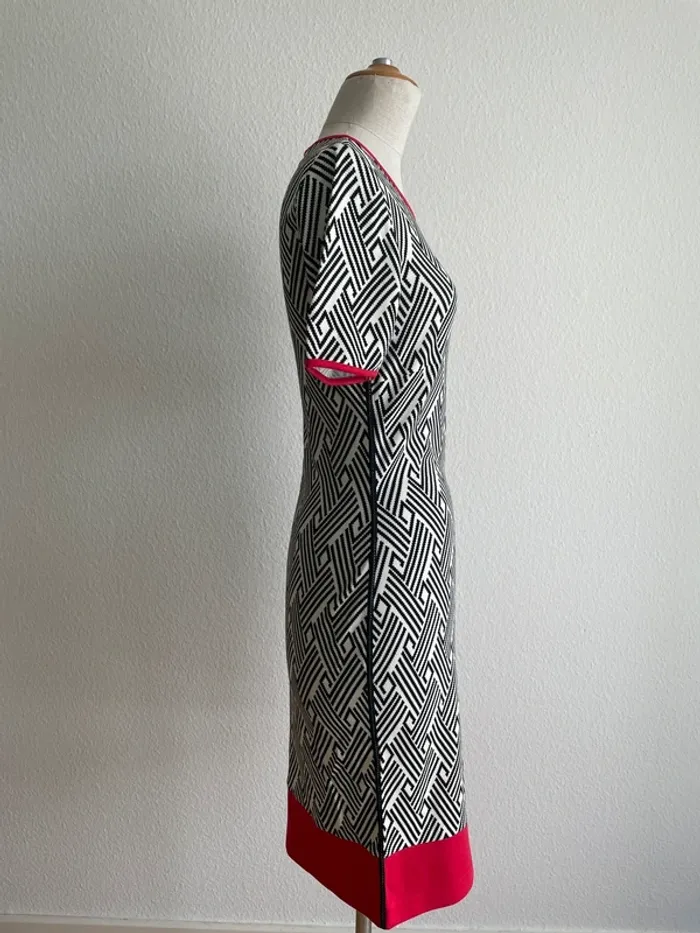 Robe graphique blanche et rouge LO'X - photo numéro 4