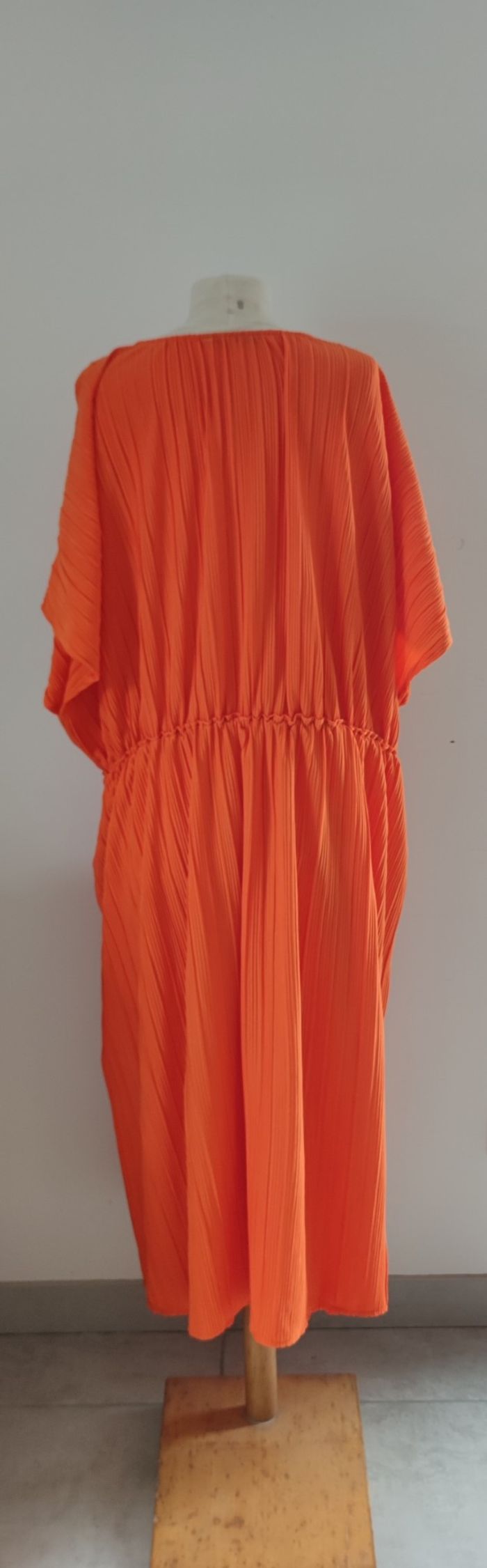 Robe orange marque Kiabi taille 50-52 pour femme - photo numéro 2
