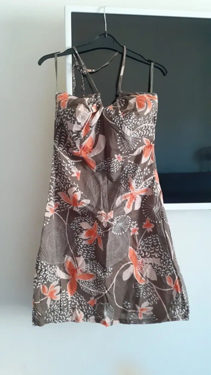 Robe fleurie dos nue - photo numéro 3
