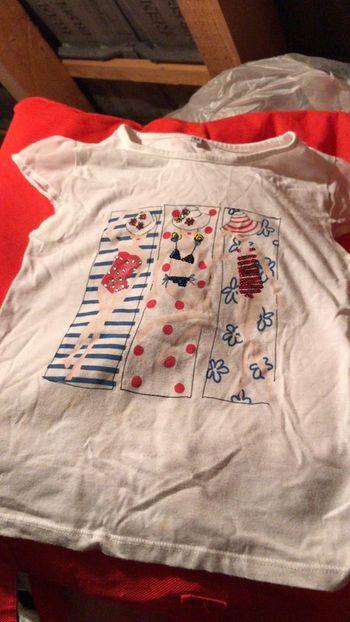 T-shirt blanc motifs avec strass et paillettes 8 ans