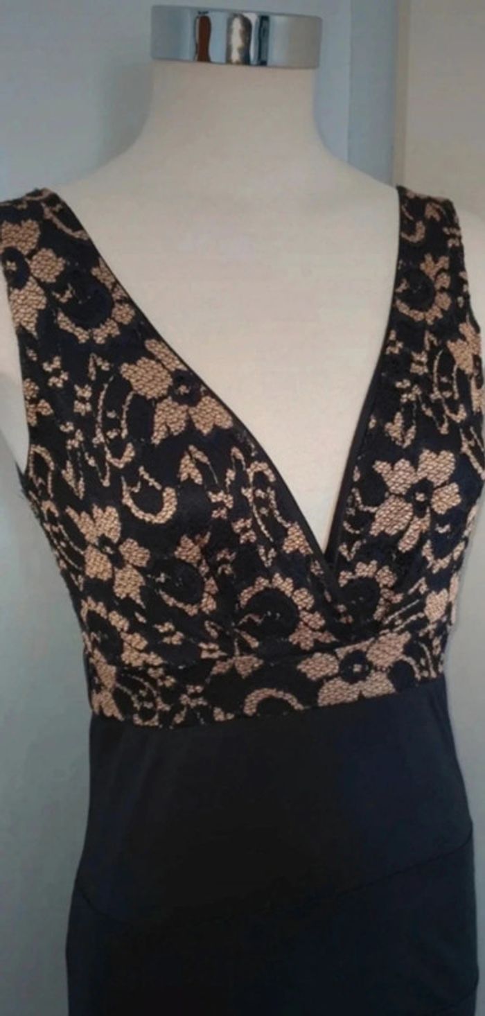 Robe dentelle noire et doré - photo numéro 2