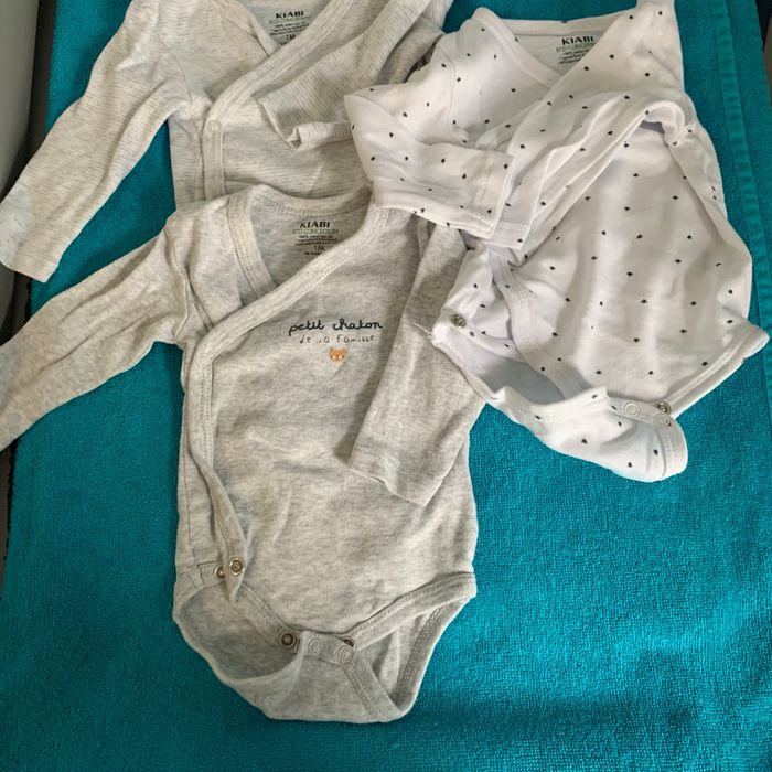 3 bodies taille 1 mois
