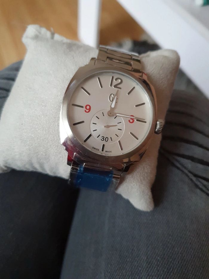 🔥A saisir🔥Montre Guess Clothes (GC) 🕜