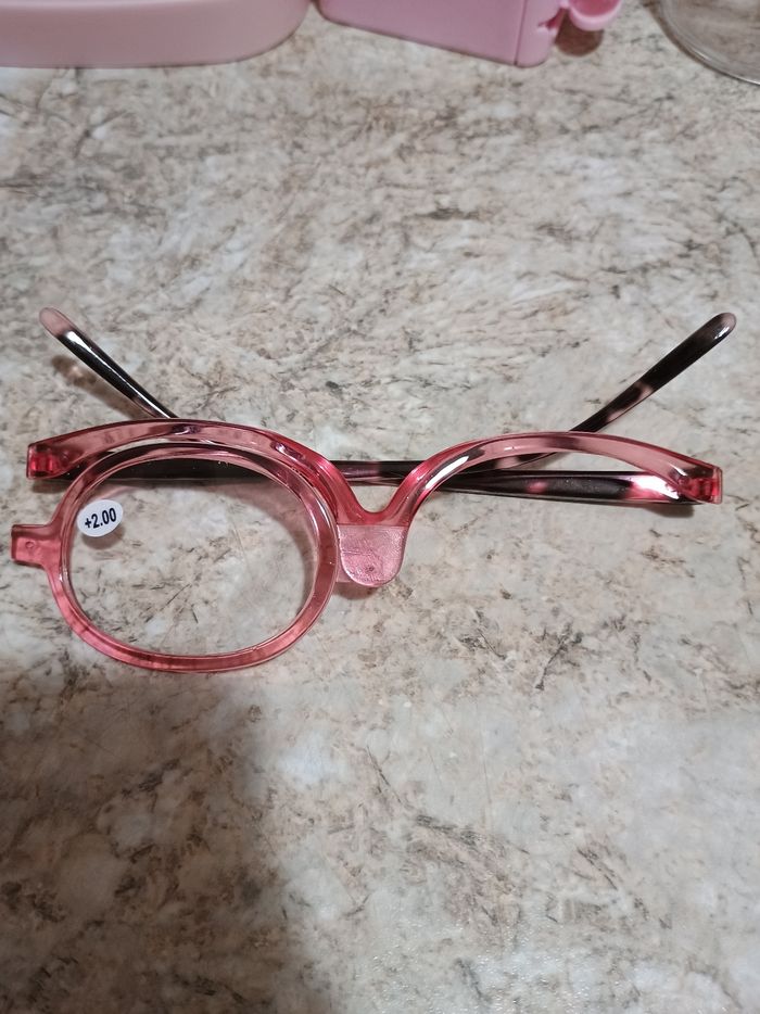 Lunettes loupes pour le maquillage