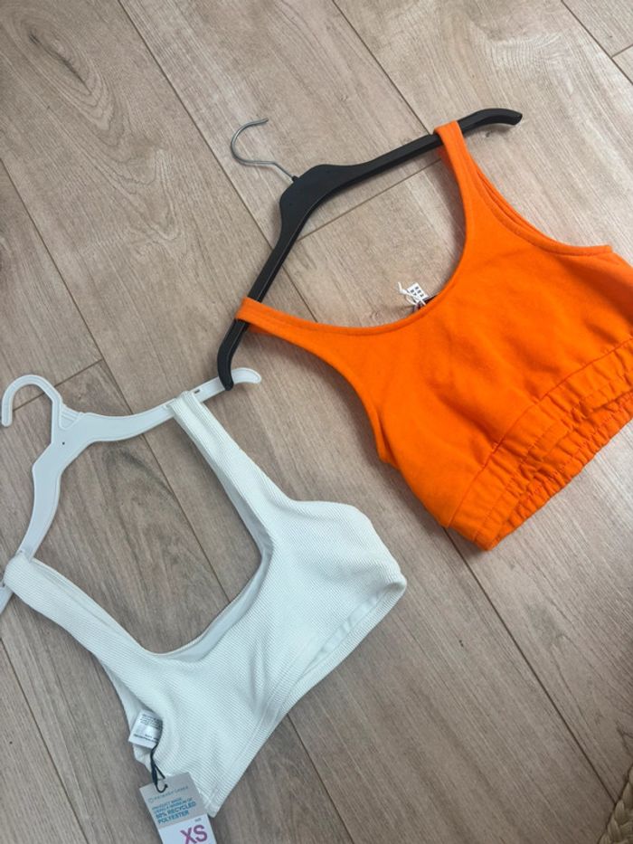 Lot de 2 brassières neuves TXS