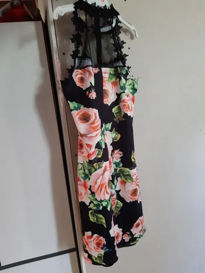 Robe noir à fleurs 🌸 - photo numéro 2