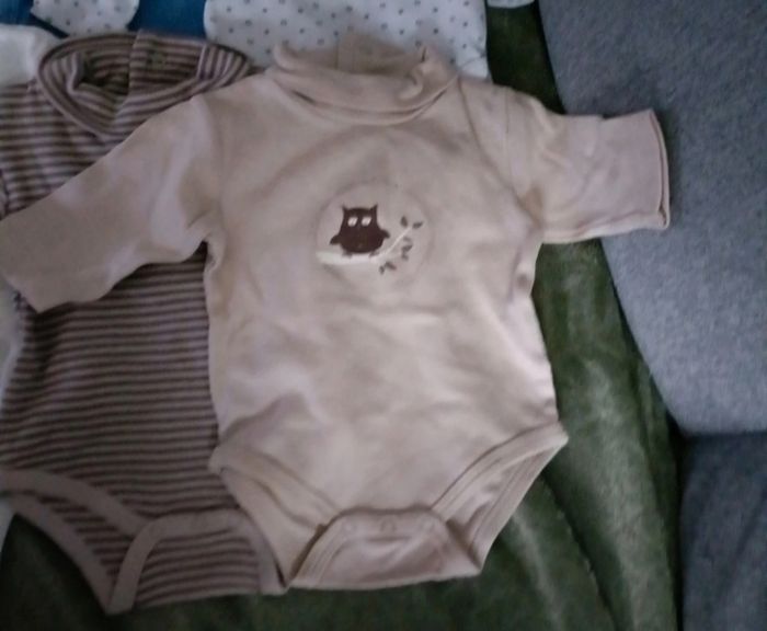 Lot bodies 3 mois - photo numéro 9