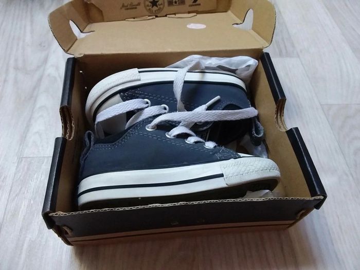 Converses en cuir lisse en très bon état - photo numéro 11