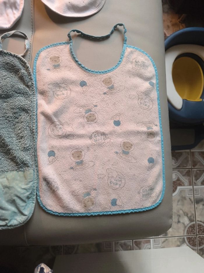 Lot de bavoirs différentes tailles / âges - photo numéro 4