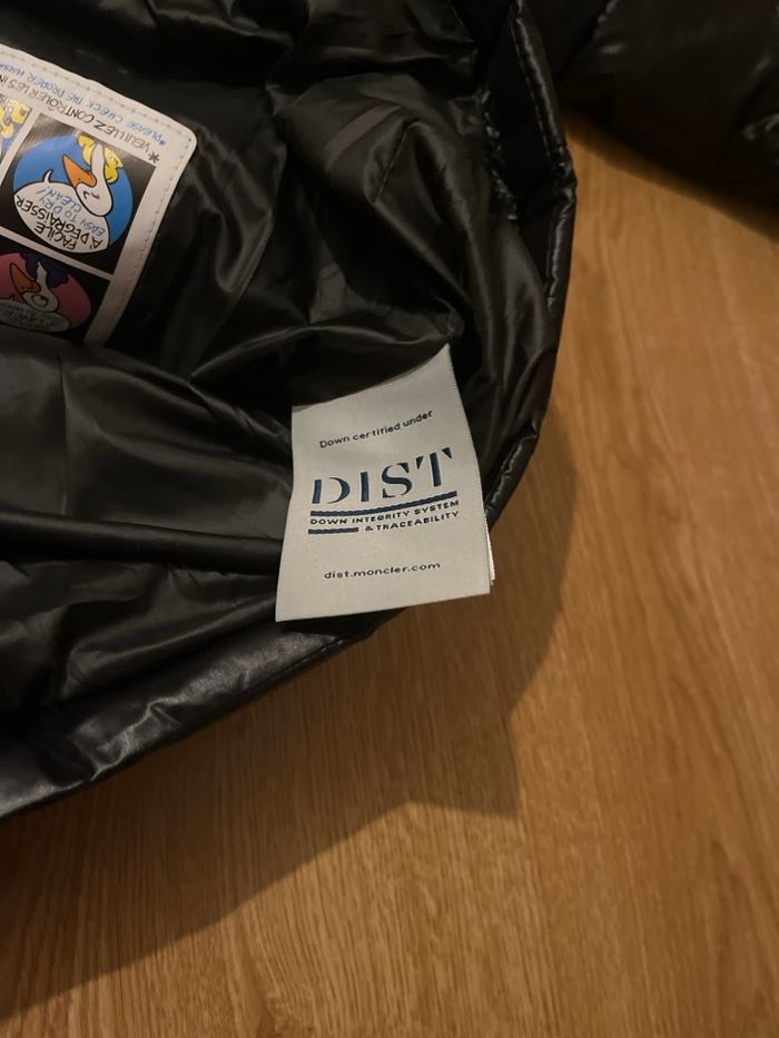 Doudoune moncler jamais porté avec étiquette négociable - photo numéro 5