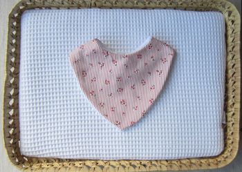 Bavoir neuf pour bébé