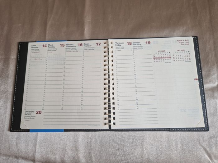 Agenda semanierAGENDA SEMAINIER

Votre semaine sur 2 pages

Décembre à Décembre

Papier ivoire velouté

16x16 cm

FABRIQUÉ EN FRANCE

NEUF 

1 euro

#picolo354divers - photo numéro 2