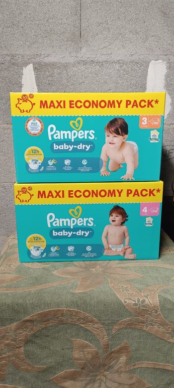 2 cartons couches Pampers taille 3 et 4