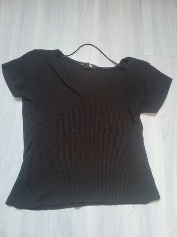 Superbe t shirt noir avec col V