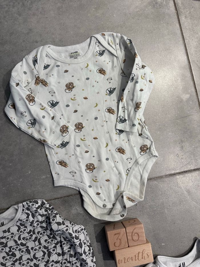 Lot de 3 bodys H&M taille 36 mois très bon état - photo numéro 3