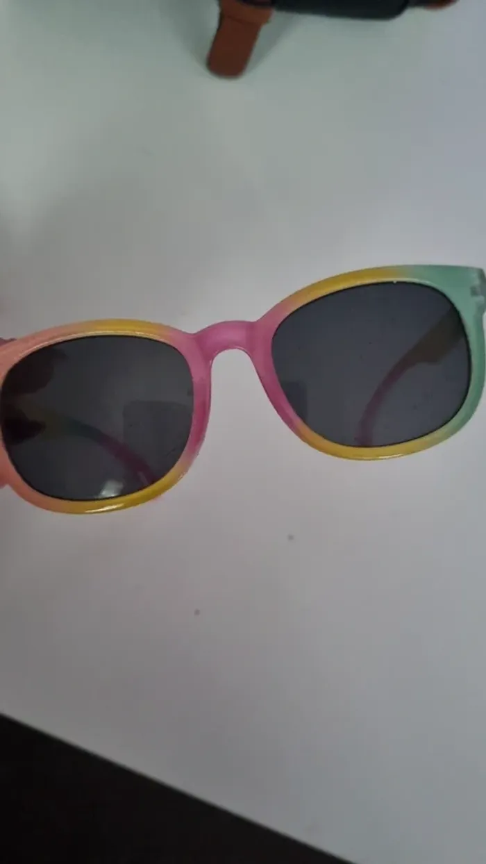 Boîte a lunette et lunette de soleil pour enfant - photo numéro 4