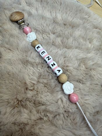 Attache tétine