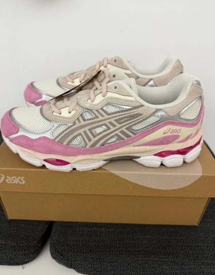 Baskets Asics GEL-NYC  taille 39.5