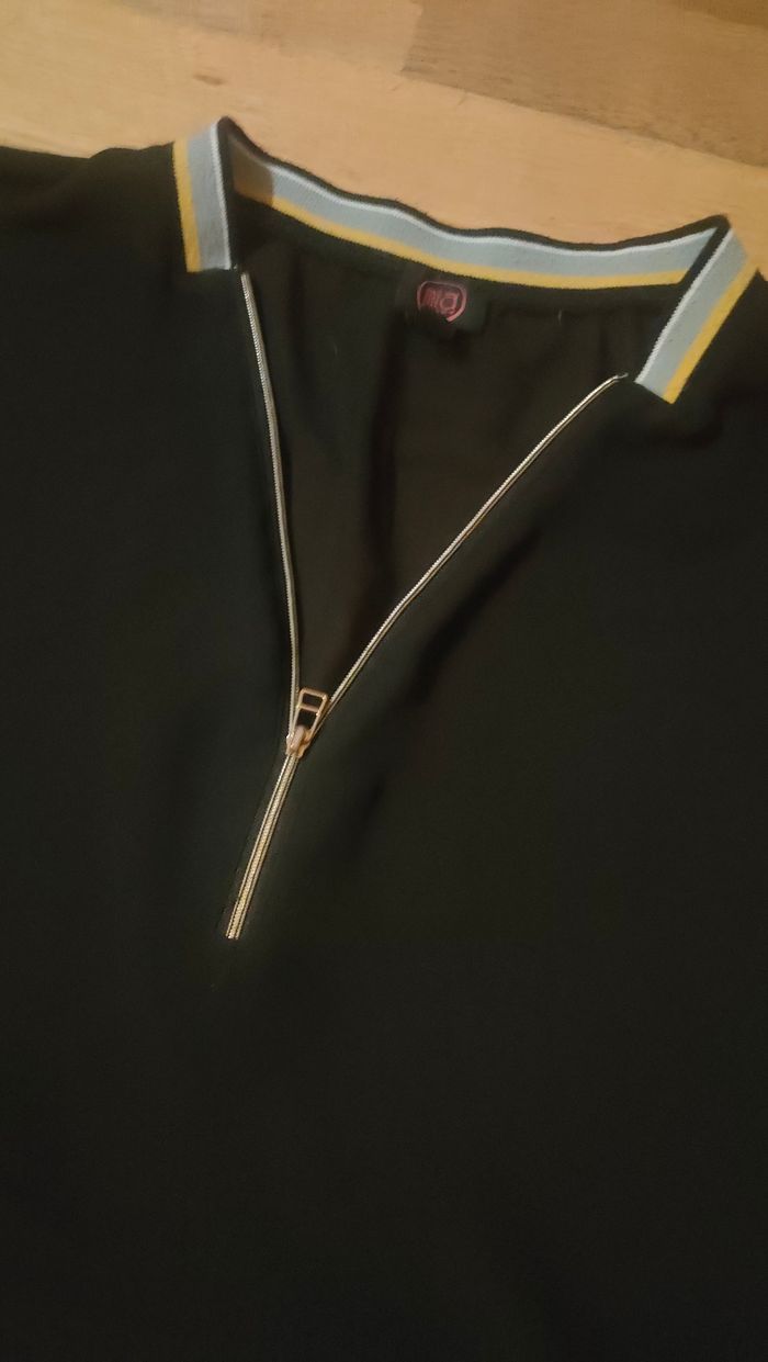 Tee shirt manches courtes taille 42 - photo numéro 2