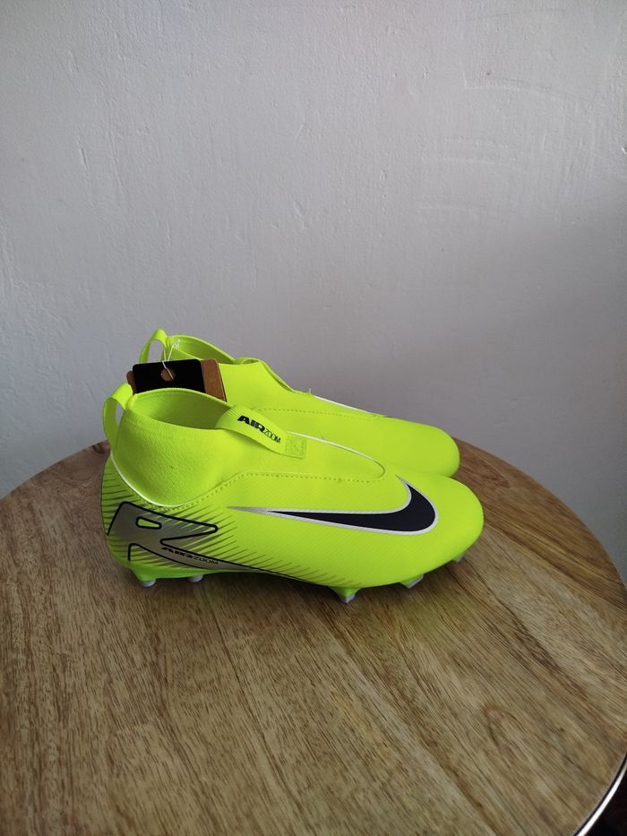 Crampons Nike T 32 - photo numéro 8