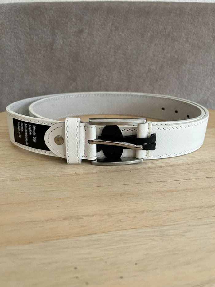 Ceinture en cuir blanc taille 115 cm
