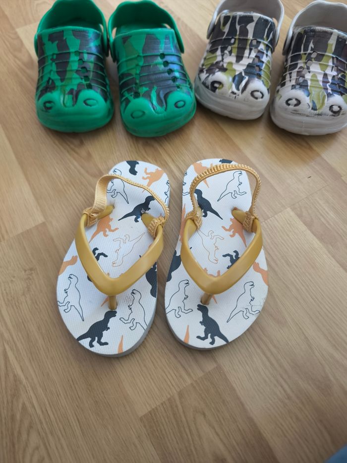 Lot 4 paires de crocs et tongs - photo numéro 4