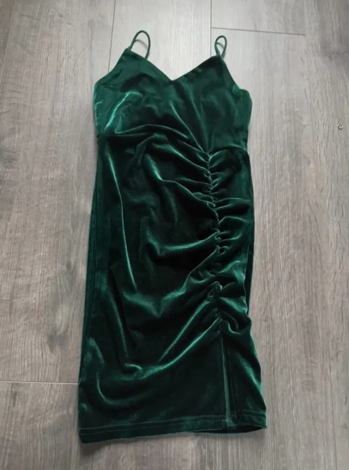 Robe en velours vert sapin SHEIN 8 ans - photo numéro 2