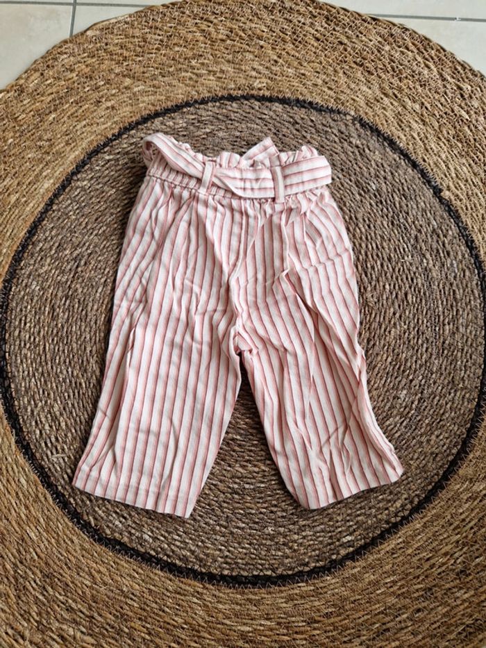 Joli pantalon fin Kiabi taille 6 mois - photo numéro 2