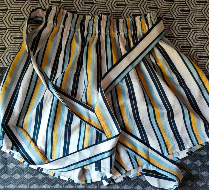 Short femme rayé S avec ceinture