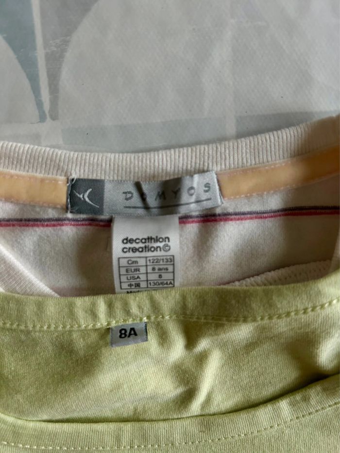 Lot de 2 t shirts - fille- 8 ans - Décathlon - en très bon état - photo numéro 3