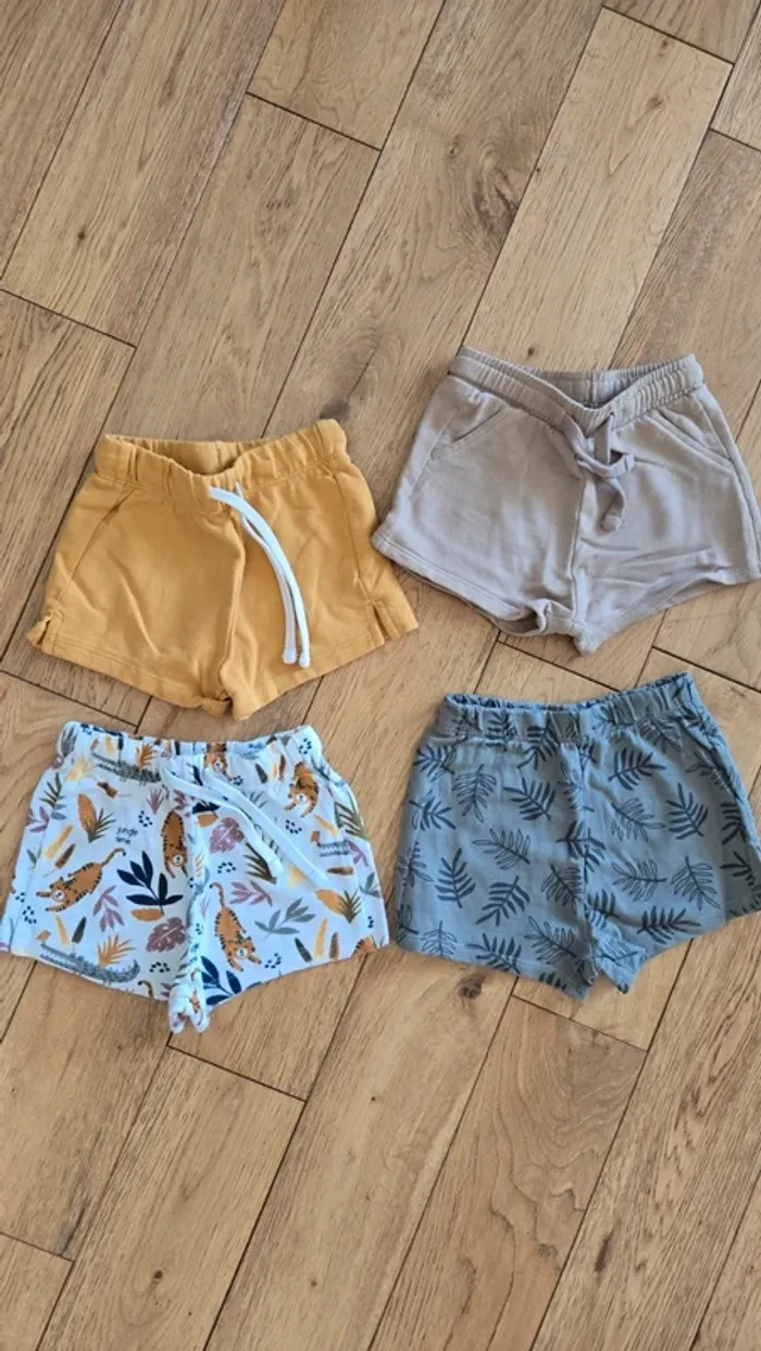 Lot 4 shorts garçon Kiabi - 12 mois