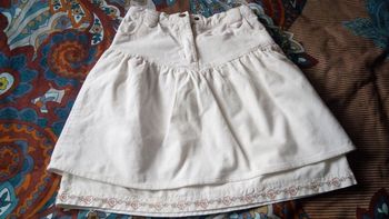 Jolie jupe courte doublée écrue