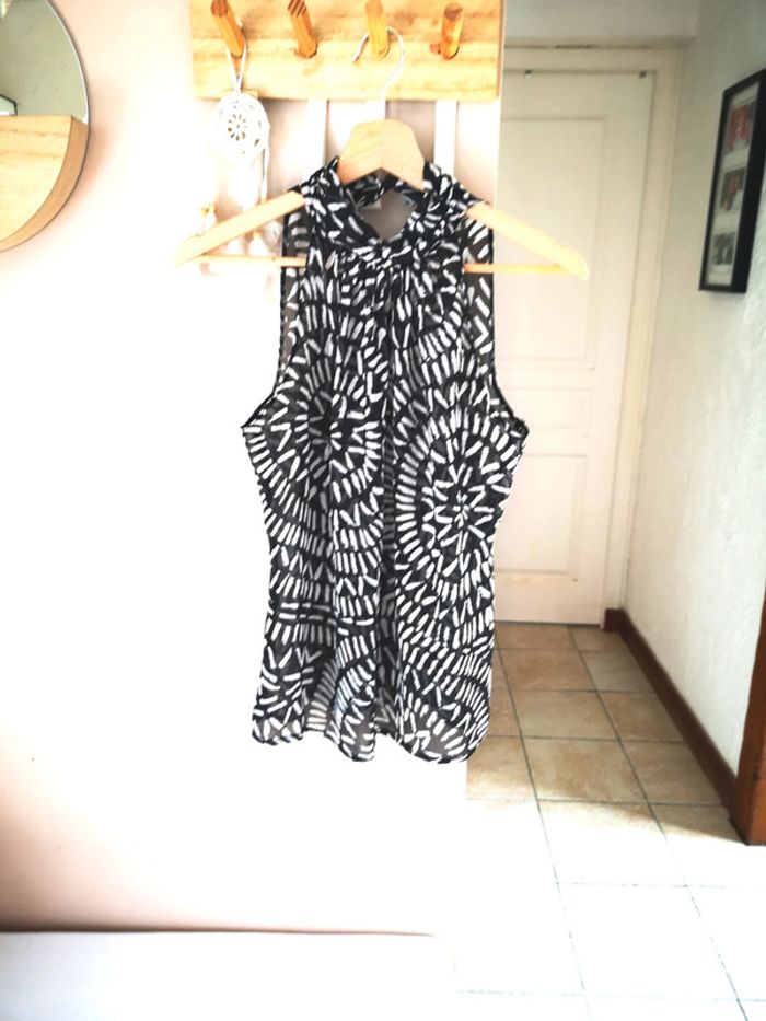 Top haut à motifs noir et blanc