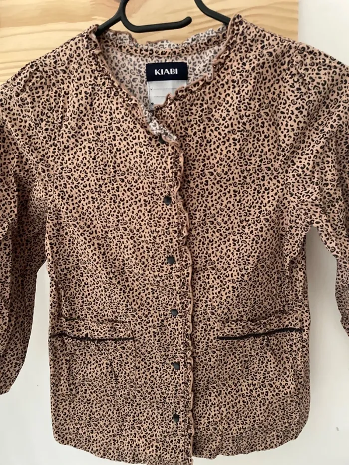 Très jolie blouse Léopard hiver fille 8 ans - photo numéro 3