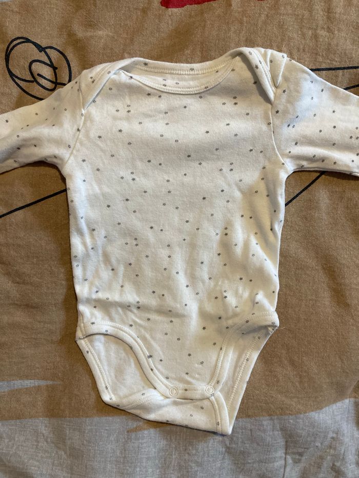 Lot 5 bodies manches longues taille 6 mois - photo numéro 4