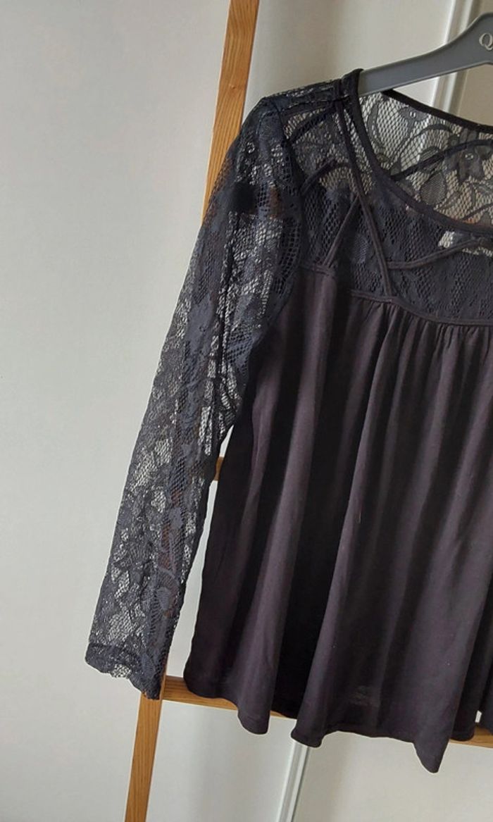Blouse noire et dentelle T 40 - photo numéro 7