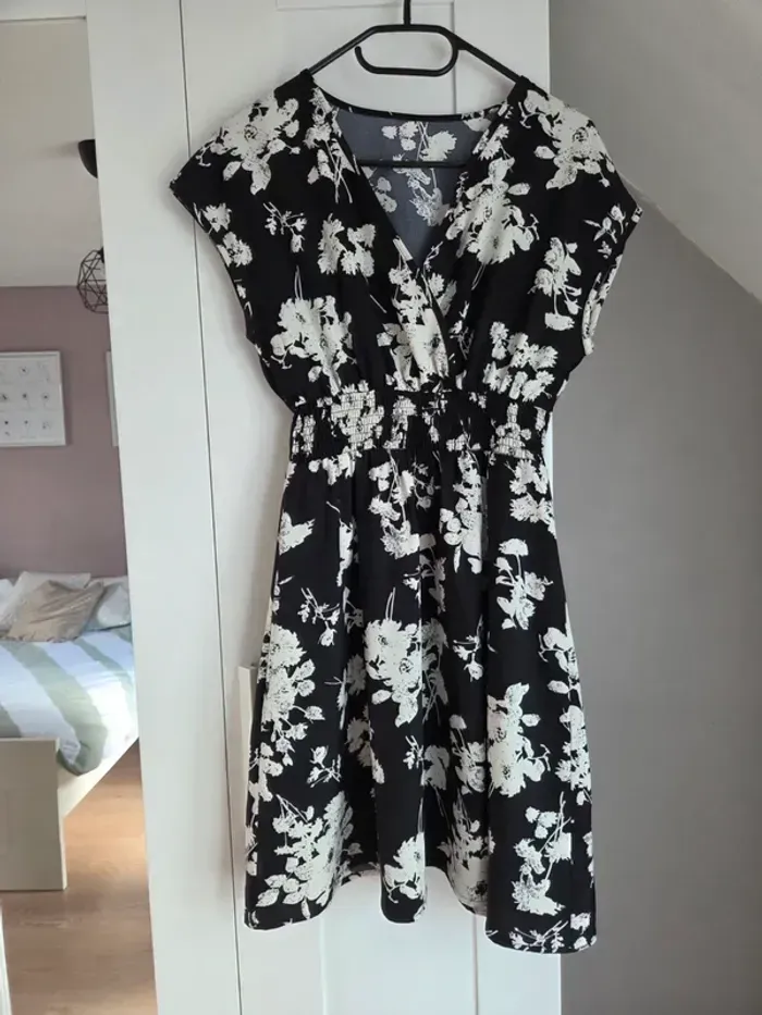 Robe neuve femme taille 36 S