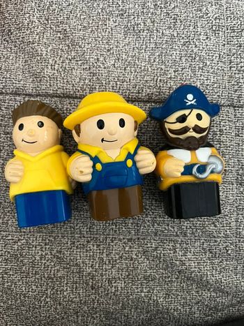 Lot de 3 personnages mega blond