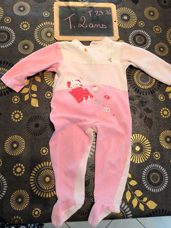 Pyjama taille 2 ans en très bon état