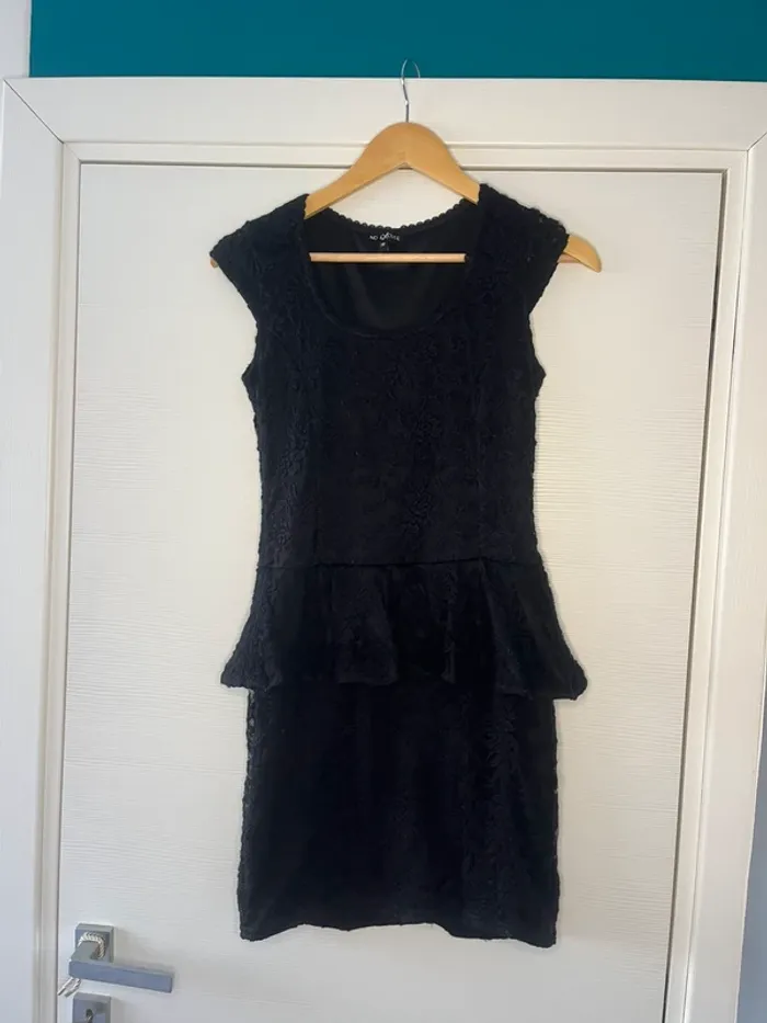 🔹 Robe noire en dentelle – No Excuse 🔹