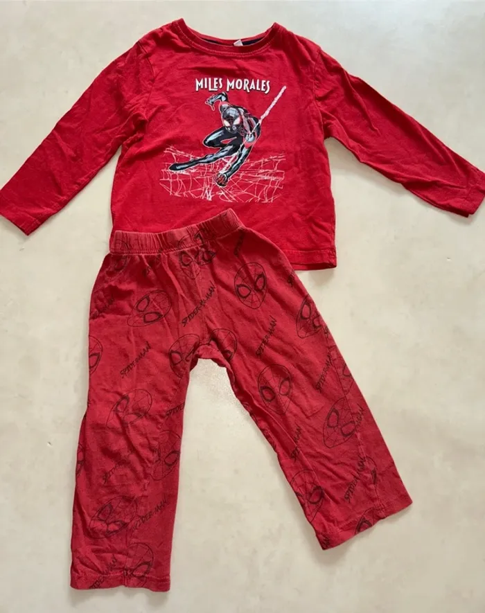 Pyjama rouge Spiderman taille 3 ans 98 cm