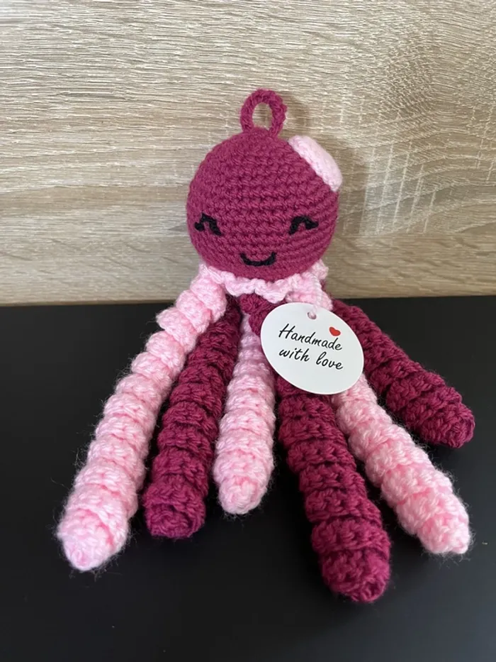 Doudou, Pieuvre fuchsia et rose au crochet, pour bébé avec cœur - photo numéro 2