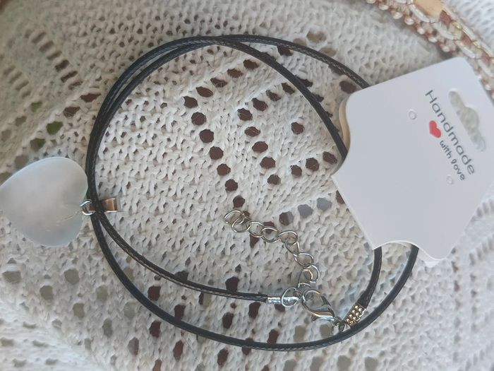 Collier cuir et coeur verre blanc - photo numéro 2