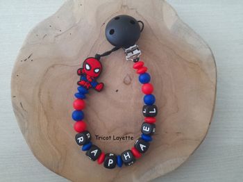 Attache tétine spiderman